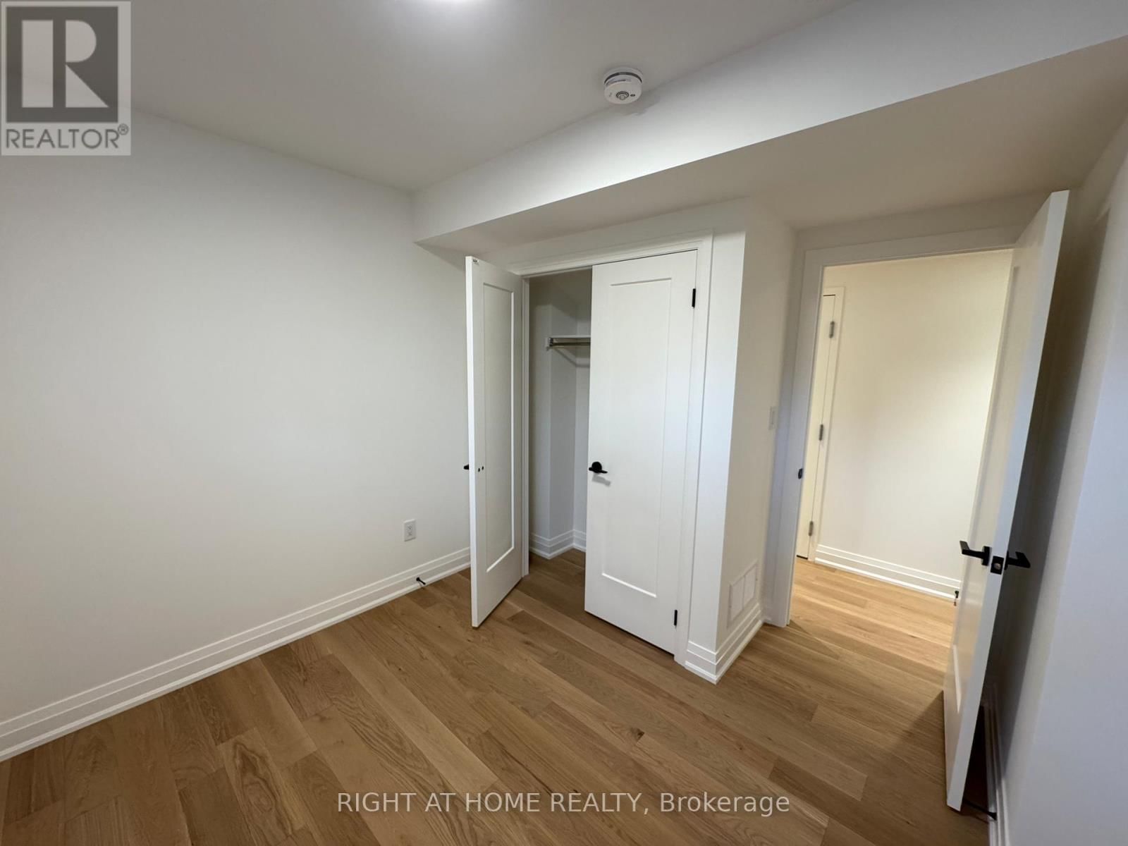 1 RANDOM STREET Image 15