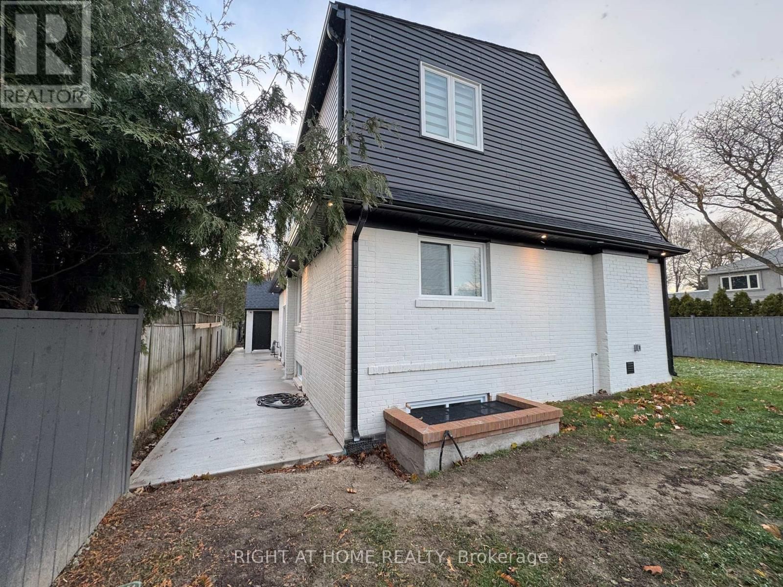 1 RANDOM STREET Image 2