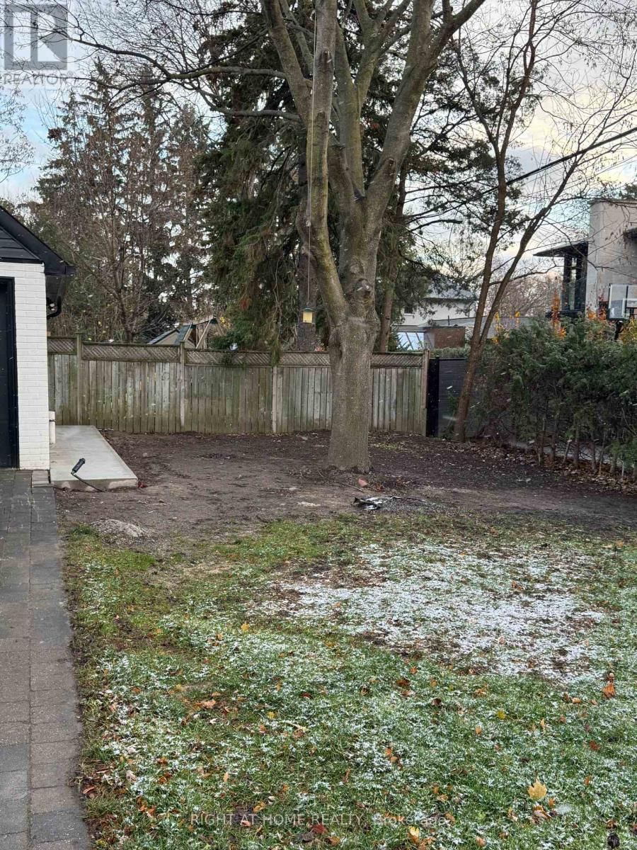 1 RANDOM STREET Image 21