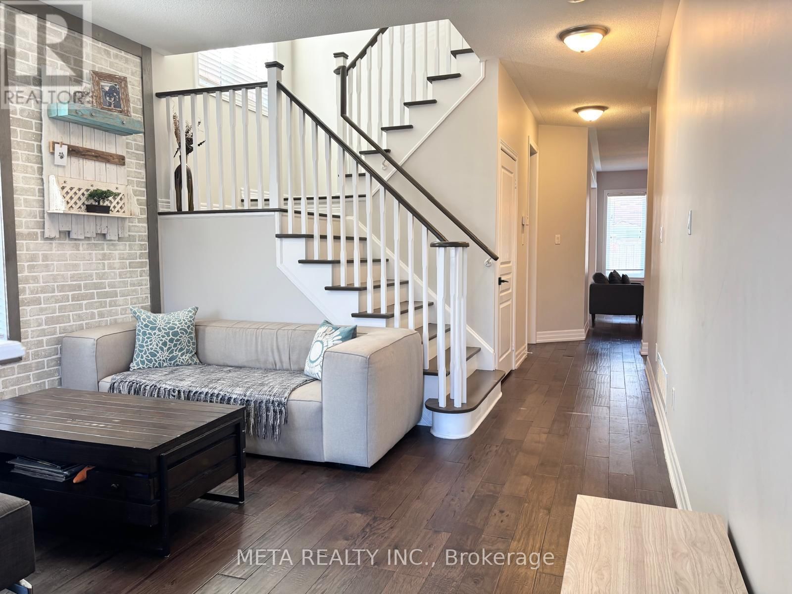 102 BEGONIA CRESCENT Image 10