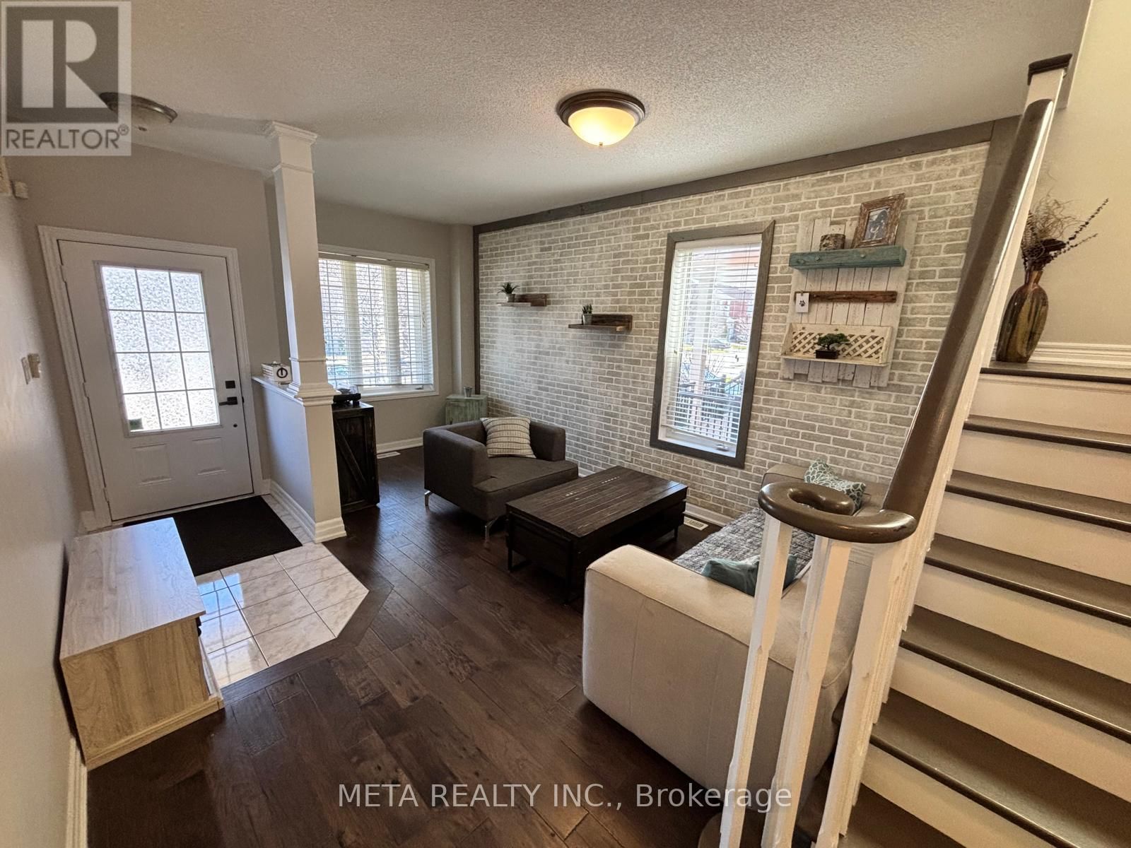 102 BEGONIA CRESCENT Image 13