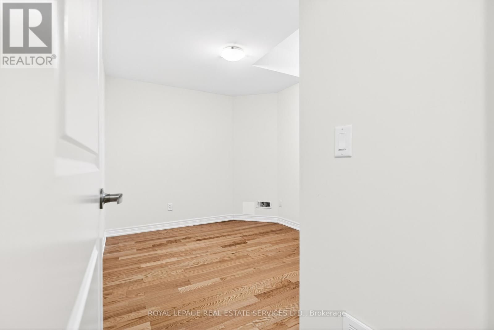 Unit 2 - 3207 SIXTH LINE Image 31