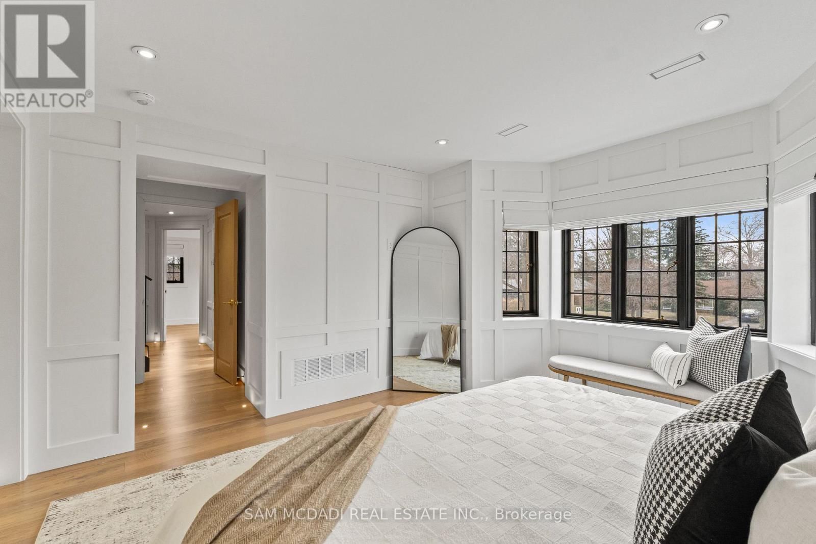 977 UNSWORTH AVENUE Image 19