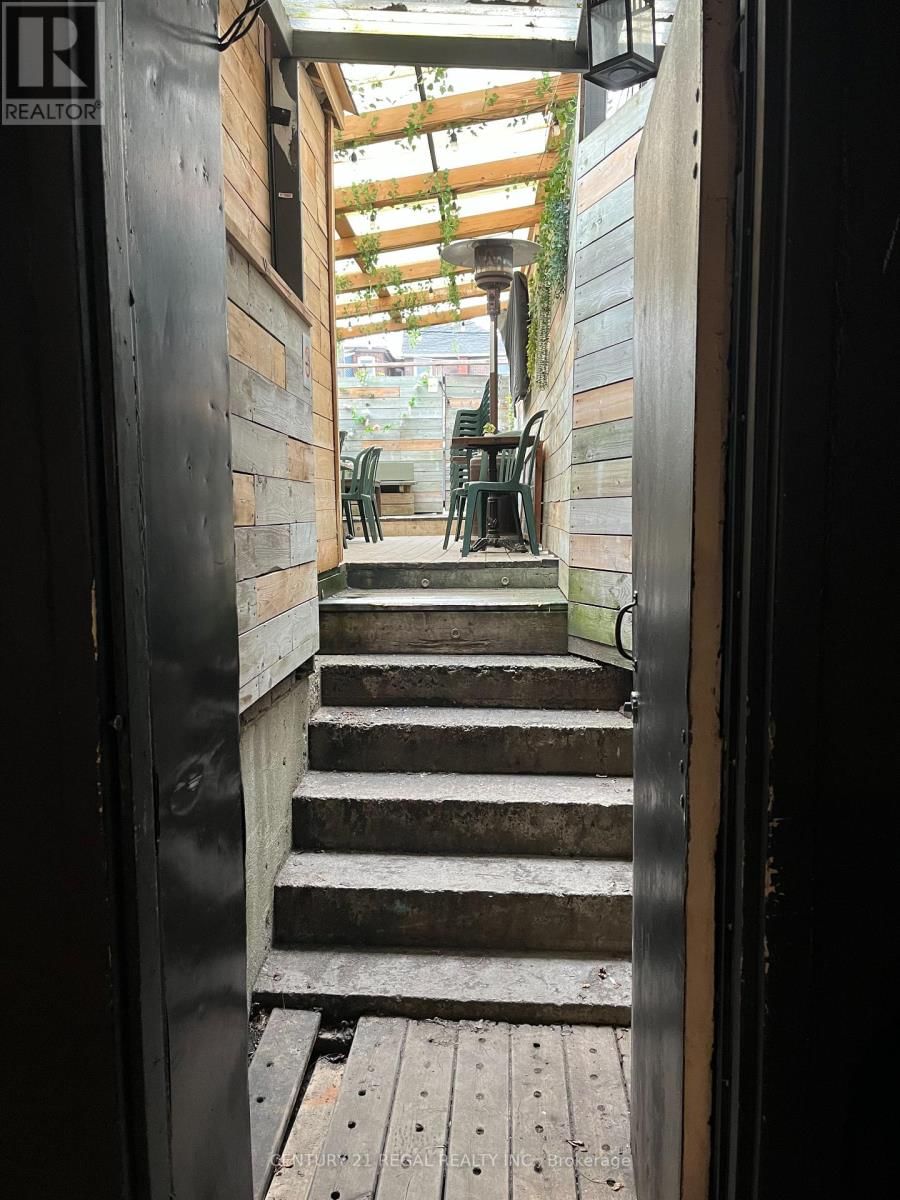 1704 QUEEN STREET WEST Image 10