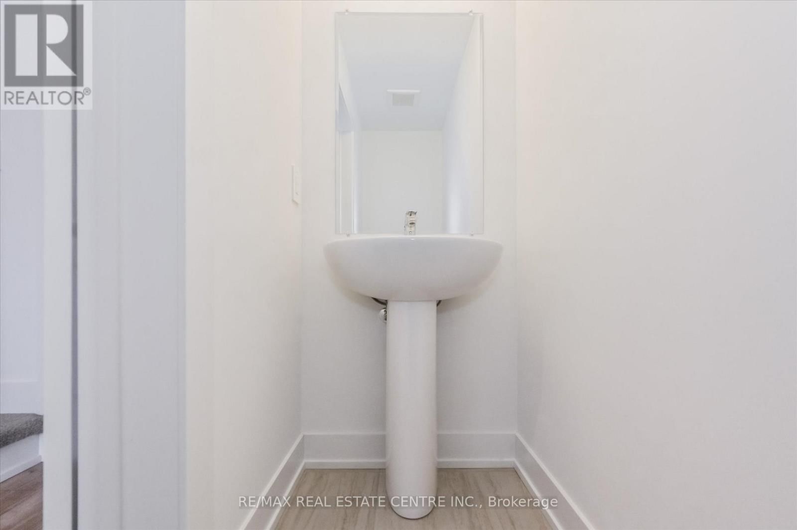 3 - 690 BROADWAY AVENUE Image 22