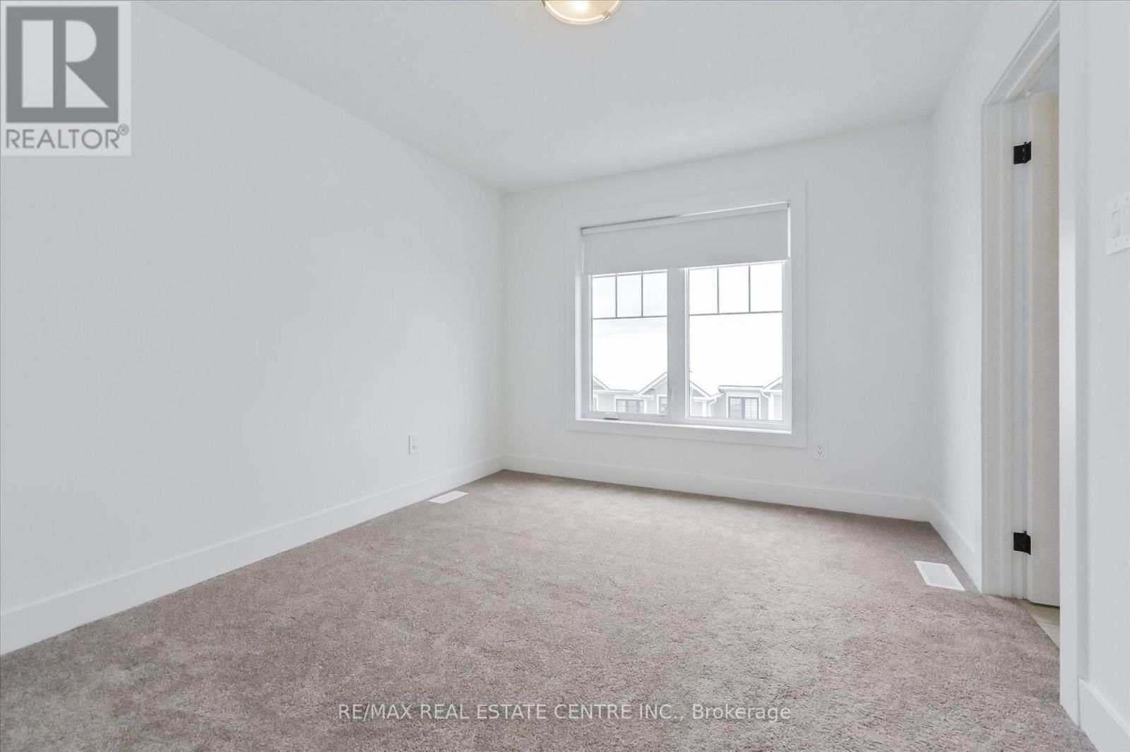 3 - 690 BROADWAY AVENUE Image 28