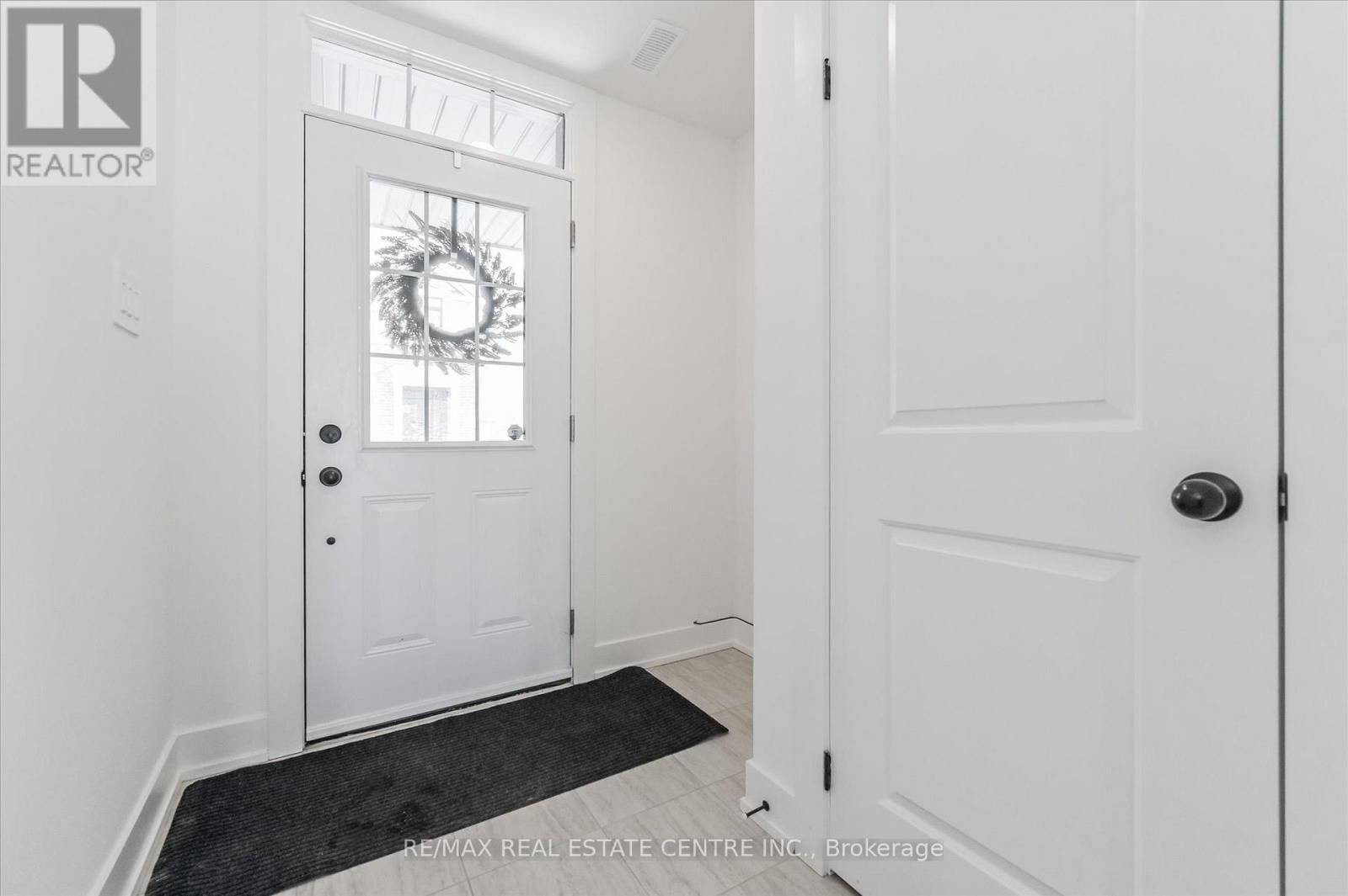 3 - 690 BROADWAY AVENUE Image 4