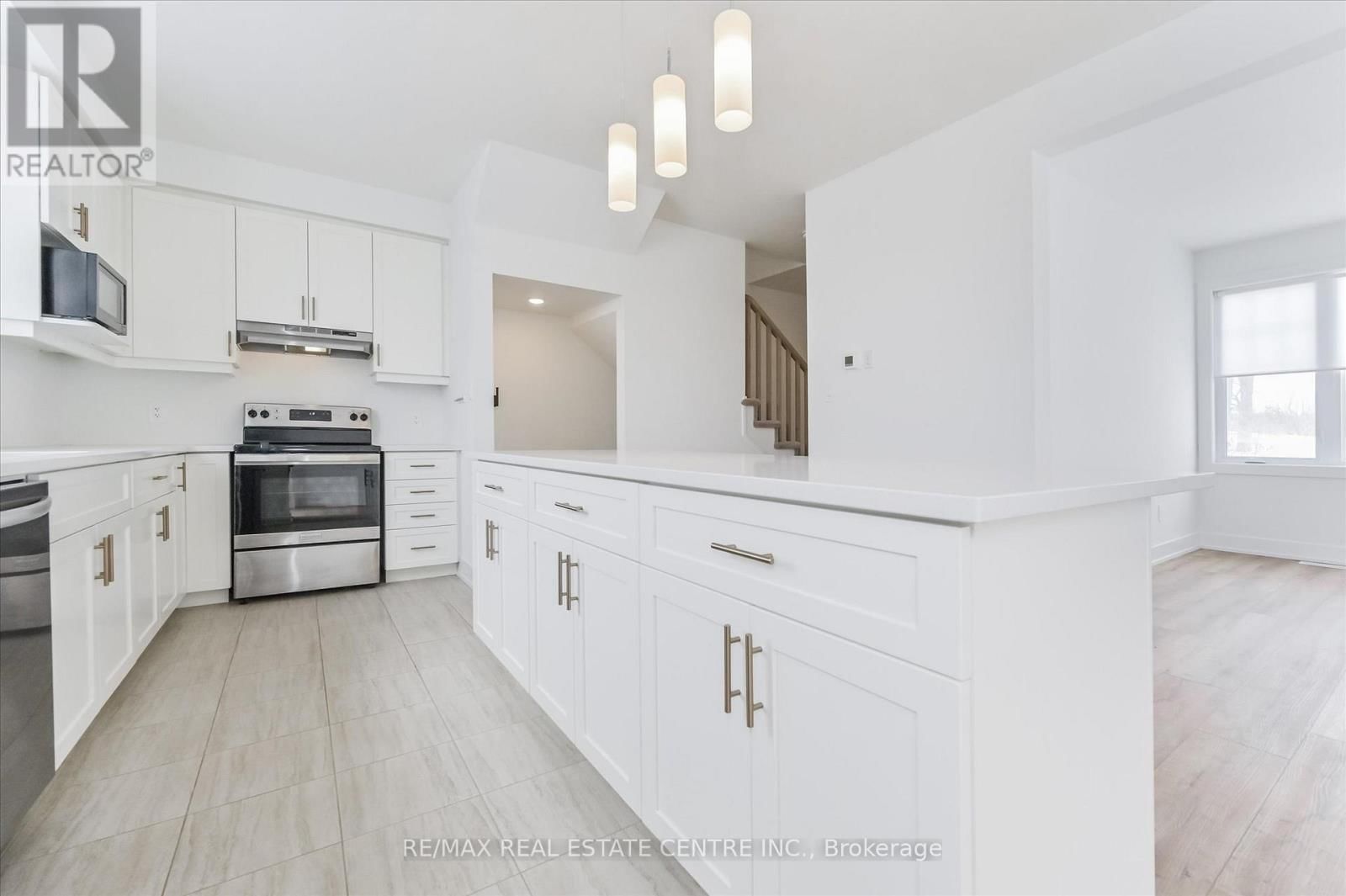 3 - 690 BROADWAY AVENUE Image 6