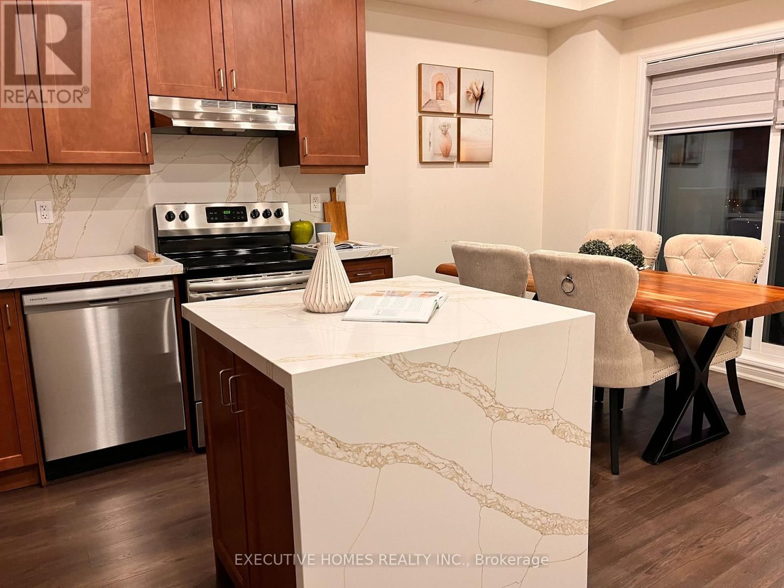 9 - 220 LAGERFELD DRIVE Image 5