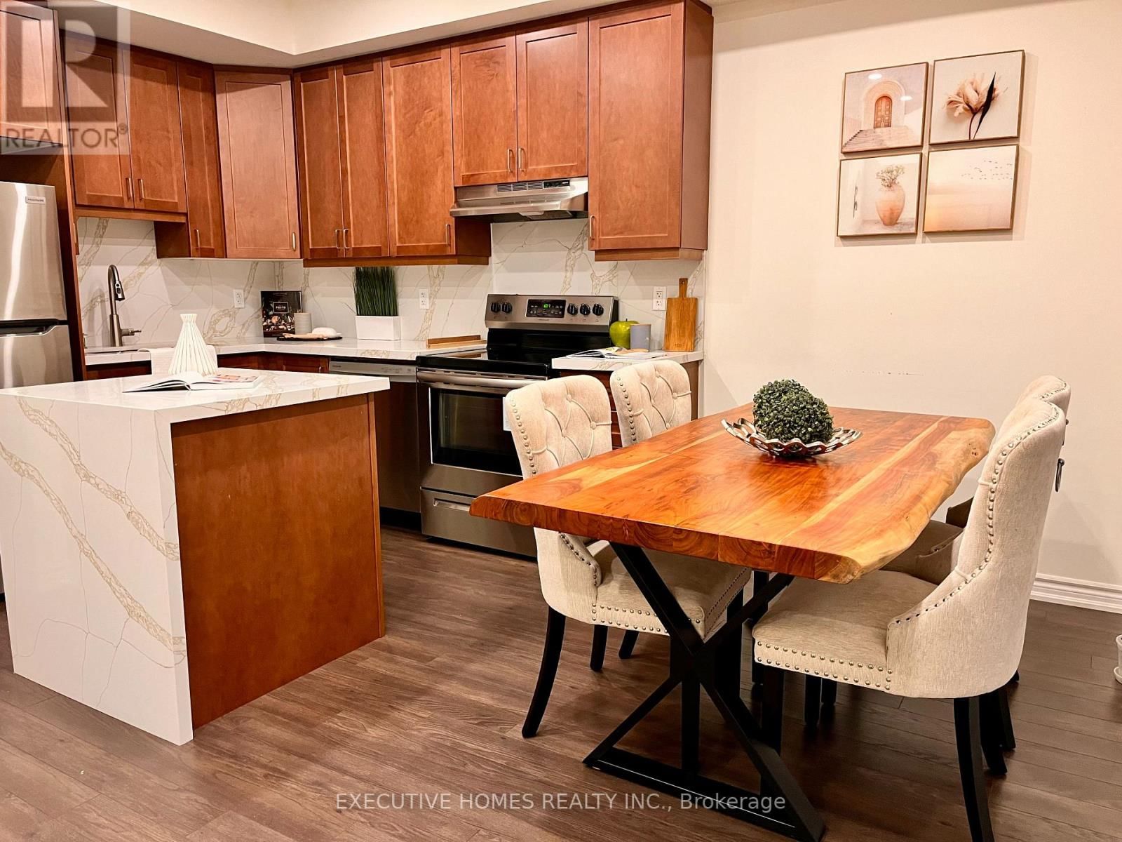 9 - 220 LAGERFELD DRIVE Image 9