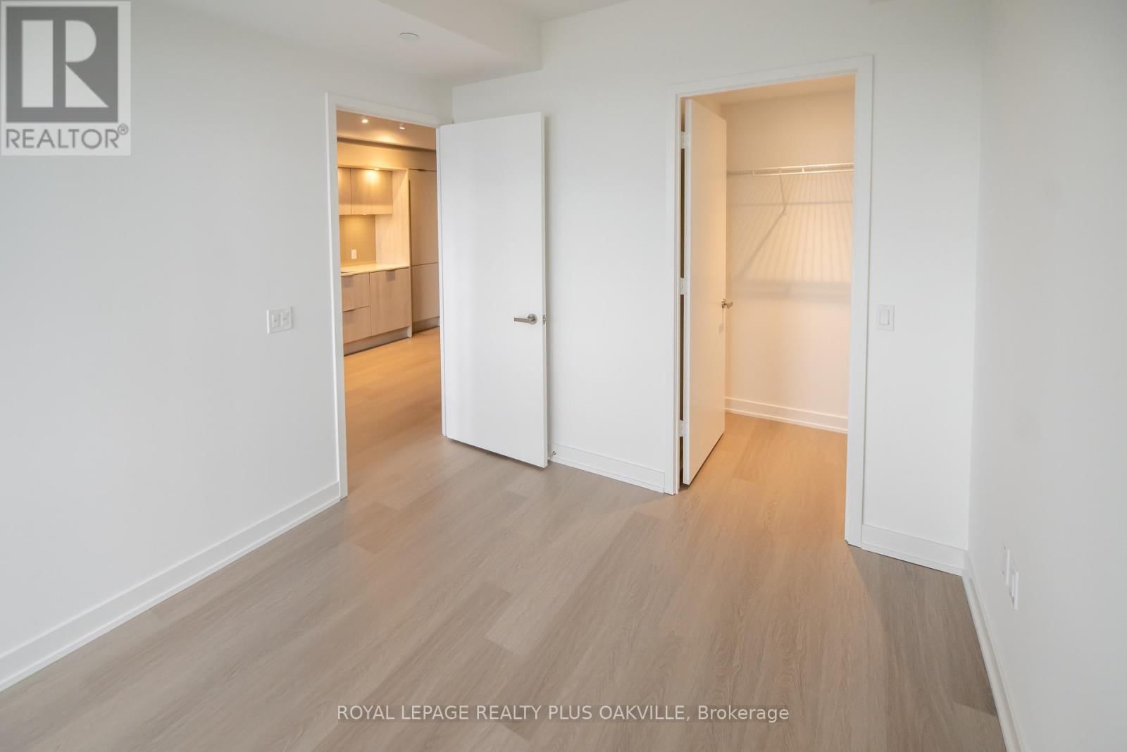 1505 - 488 BURNHAMTHORPE ROAD WEST Image 12