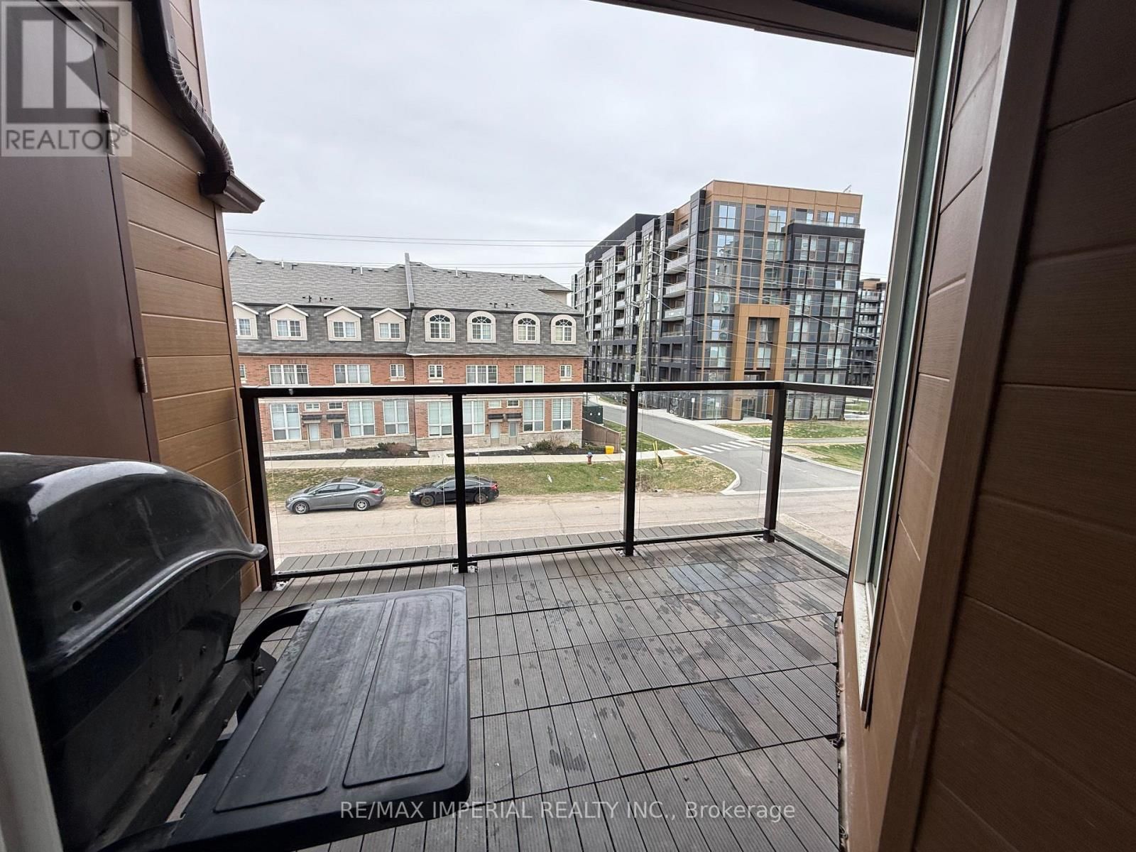 305 - 2370 KHALSA GATE Image 17