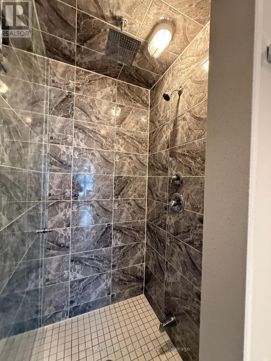 305 - 2370 KHALSA GATE Image 9