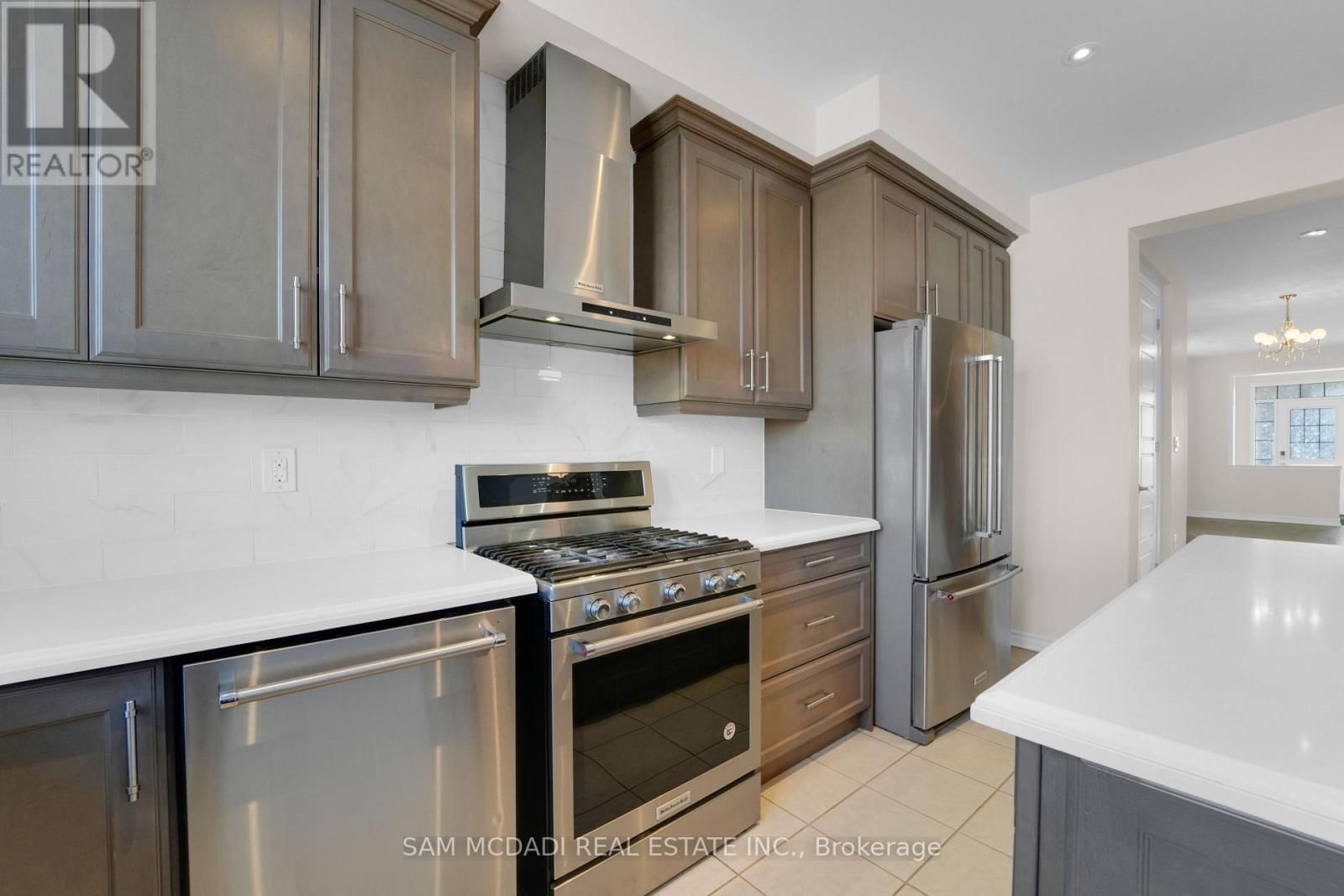 1395 CHRETIEN STREET Image 14