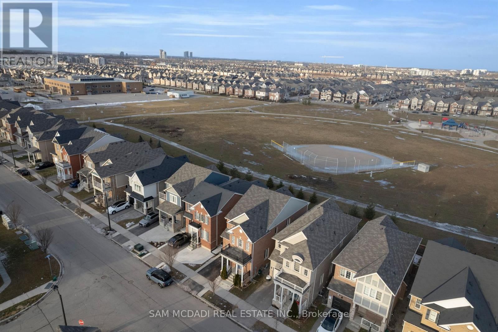 1395 CHRETIEN STREET Image 42