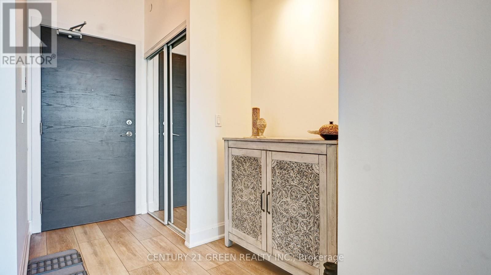 2811 - 33 SHORE BREEZE DRIVE Image 8