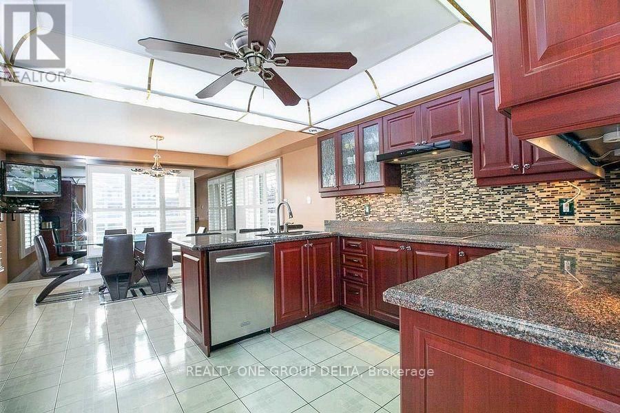 1918 ROYAL CREDIT BOULEVARD Image 15