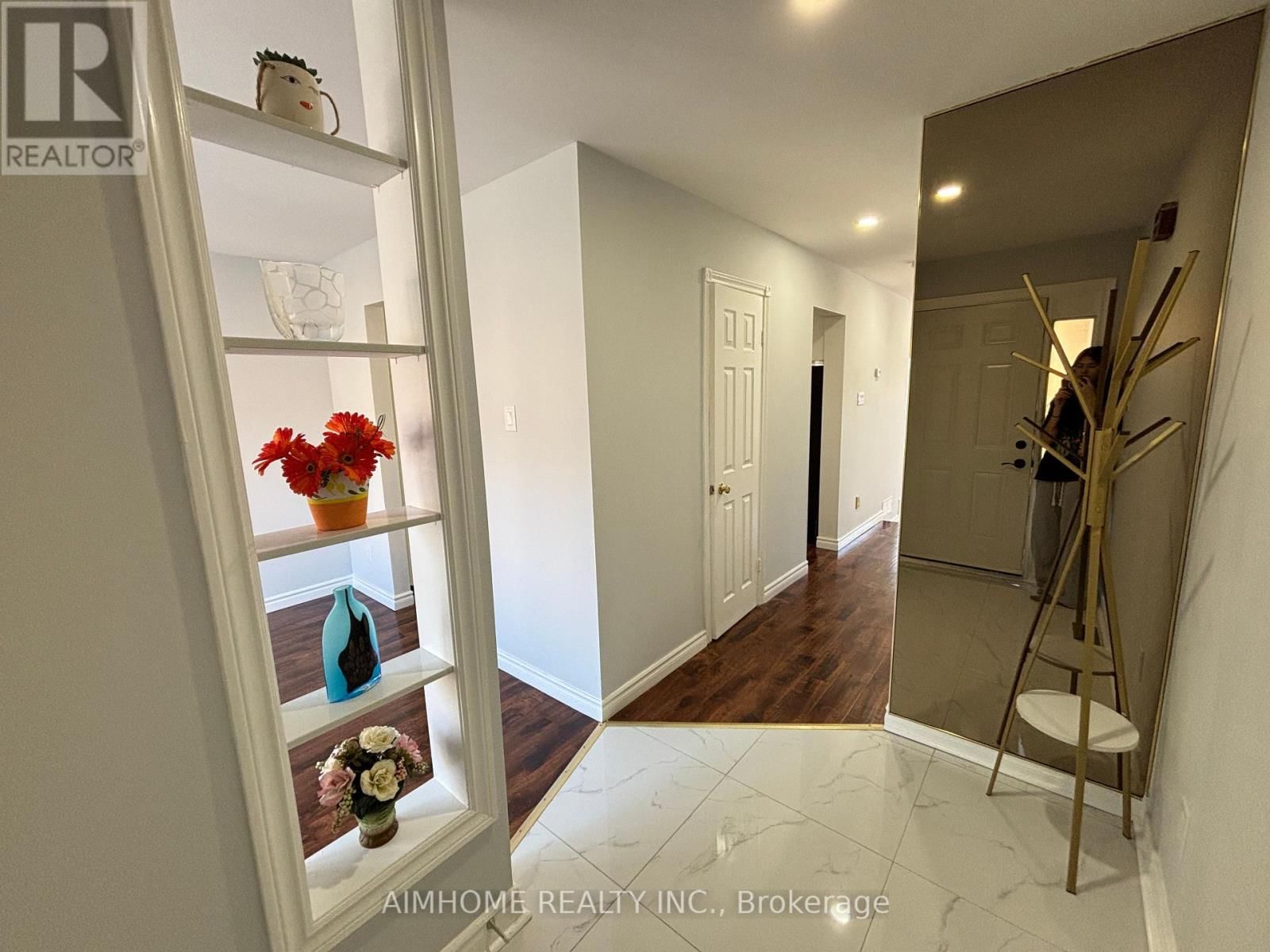 23 - 4635 REGENTS TERRACE Image 2