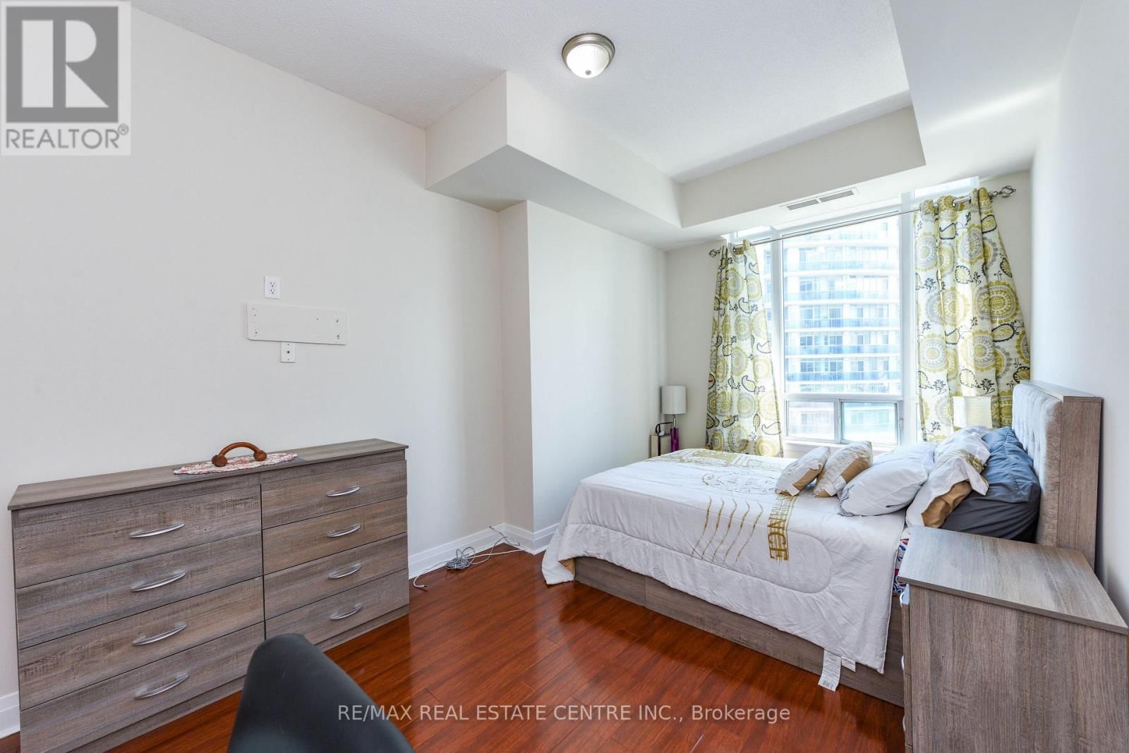 2605 - 90 ABSOLUTE AVENUE Image 17