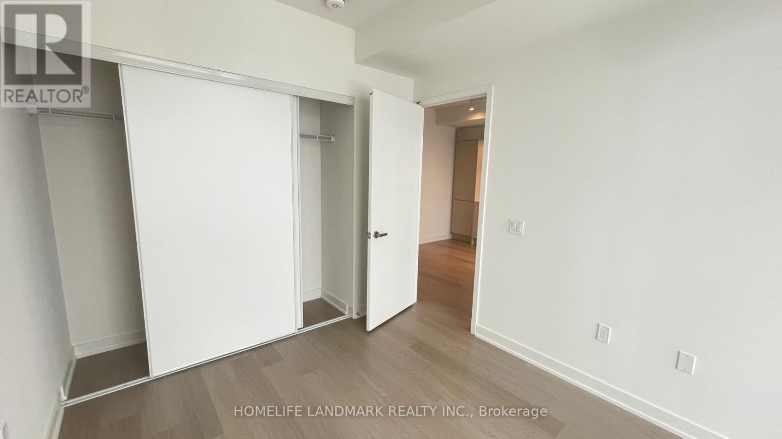 2409 - 448 BURNHAMTHORPE ROAD WEST Image 6