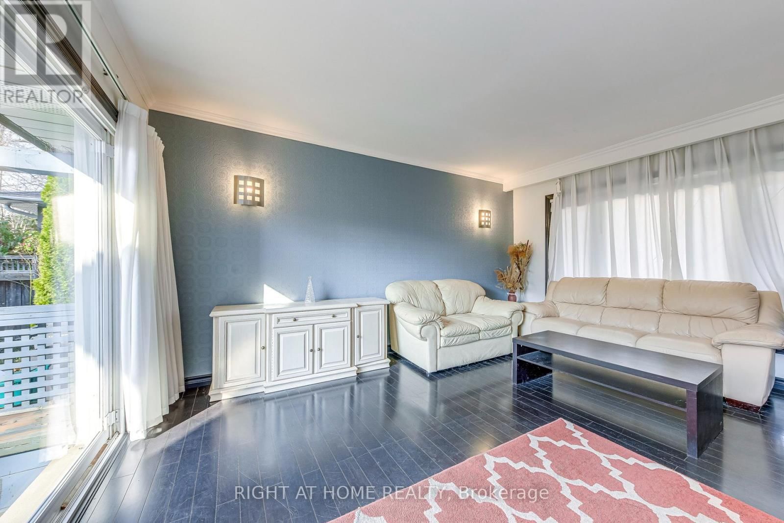 Upper - Upper 426 LEES LANE Image 6