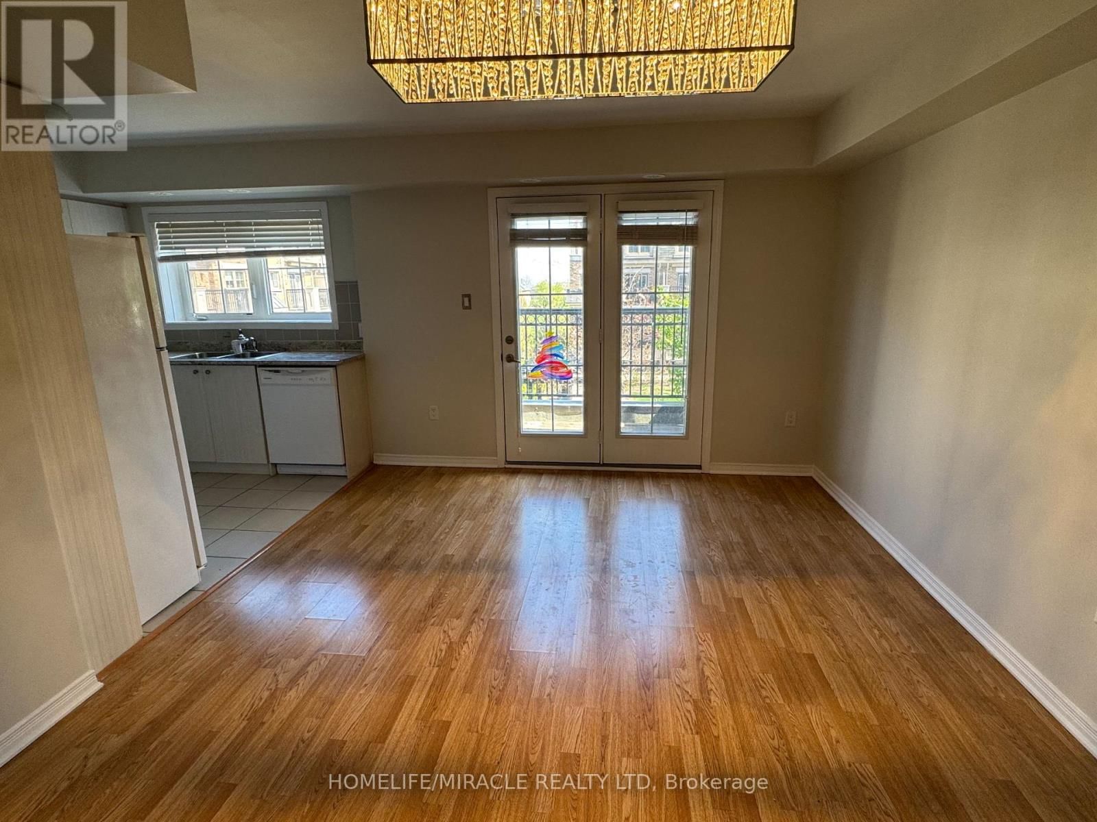 16 - 2441 GREENWICH DRIVE Image 8