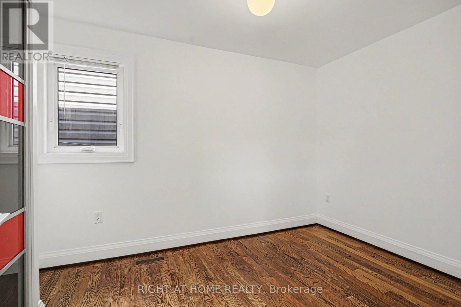 174 ROSETHORN AVENUE Image 17