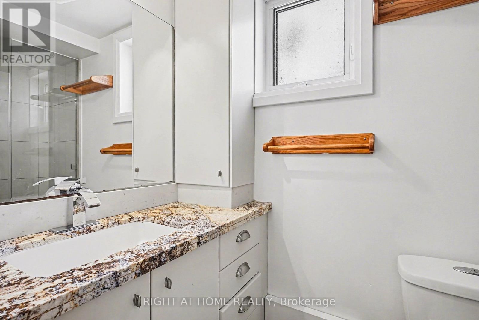 174 ROSETHORN AVENUE Image 25