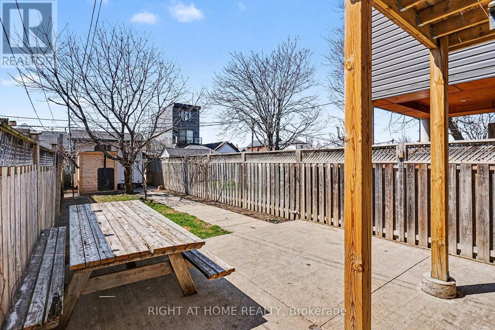 174 ROSETHORN AVENUE Image 27