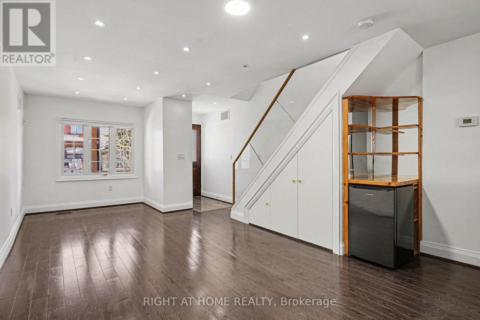 174 ROSETHORN AVENUE Image 6