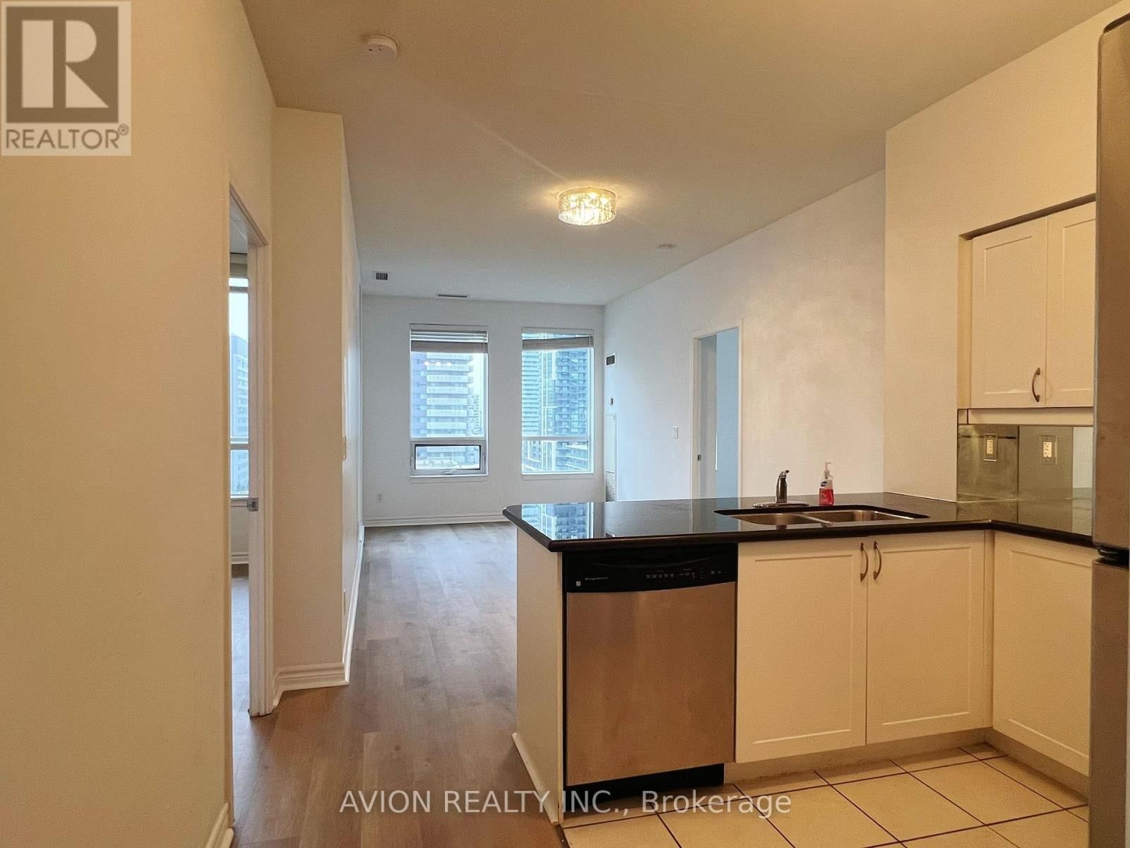 1201 - 388 PRINCE OF WALES DRIVE Image 3