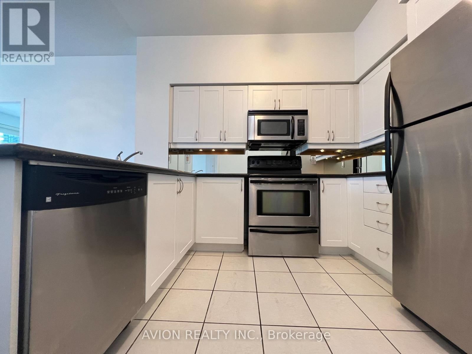 1201 - 388 PRINCE OF WALES DRIVE Image 4