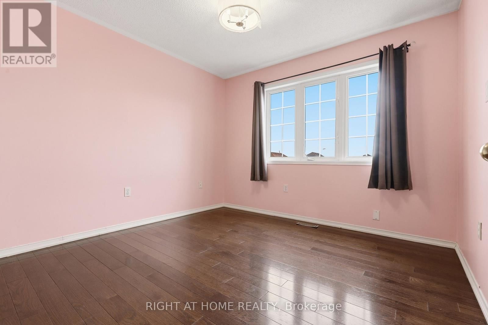 833 ESCOBAR CRESCENT Image 18