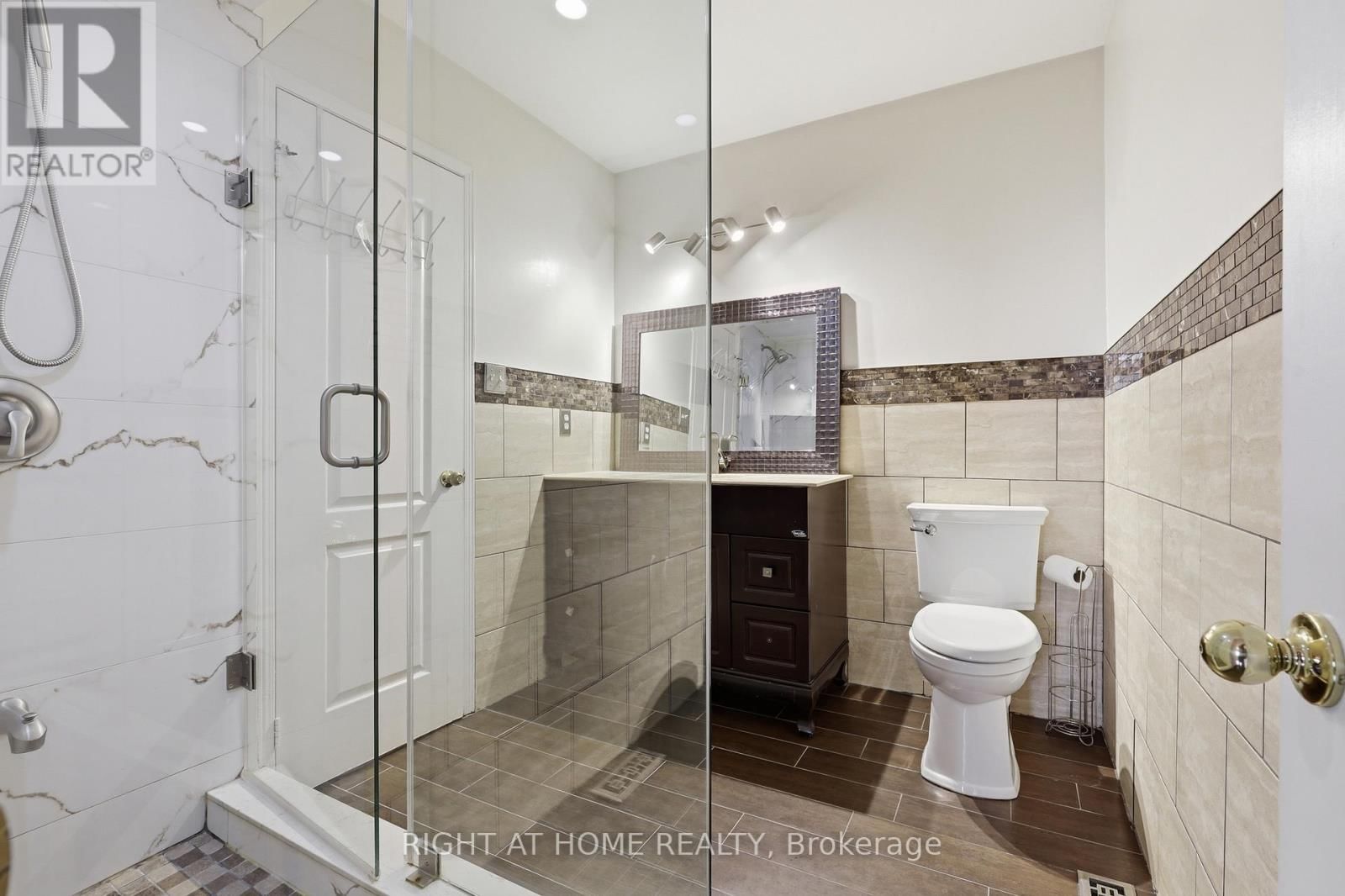 833 ESCOBAR CRESCENT Image 20