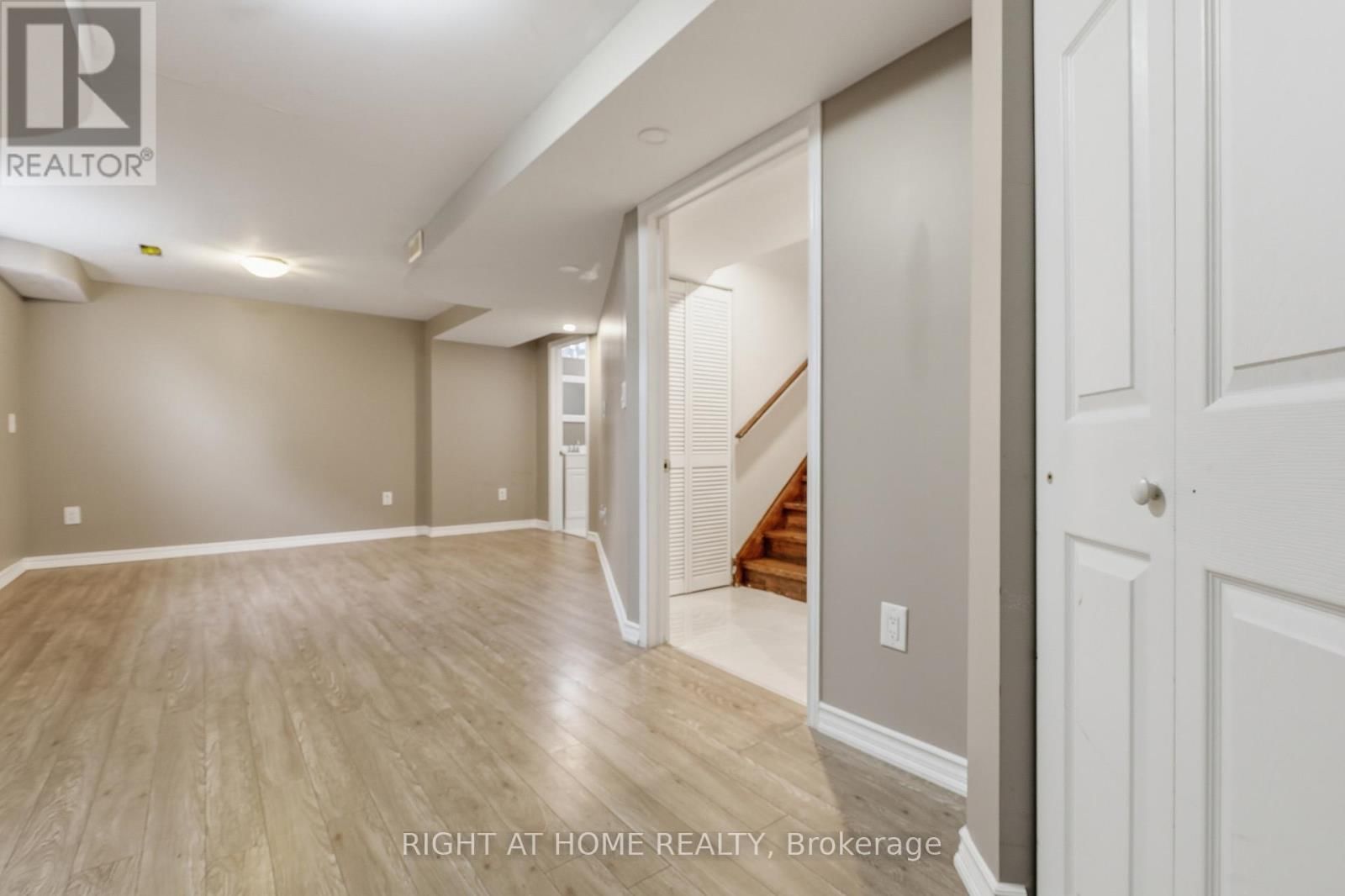 833 ESCOBAR CRESCENT Image 21