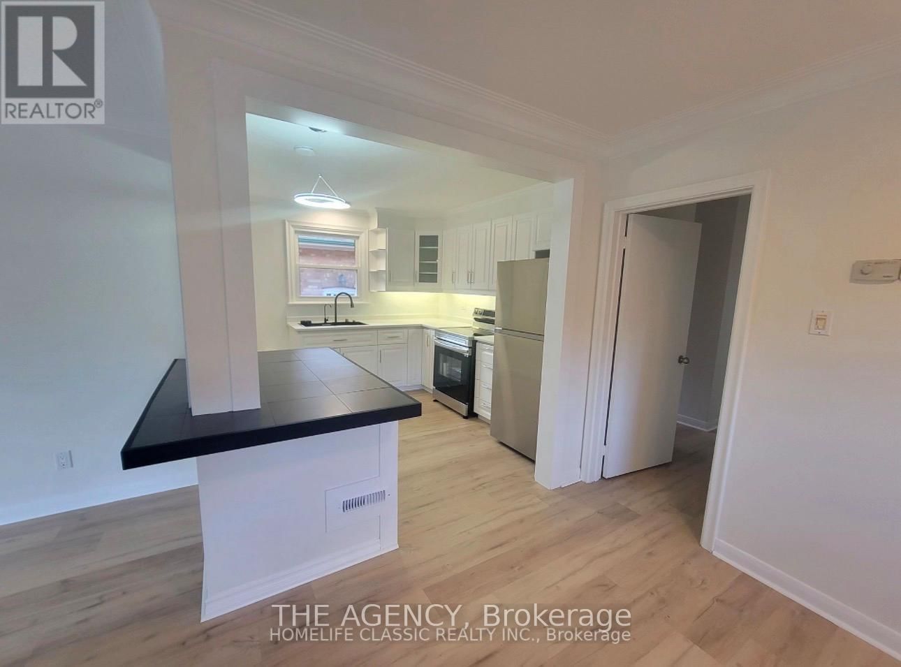 Main Floor - 26 BEAVERBROOK AVENUE Image 5