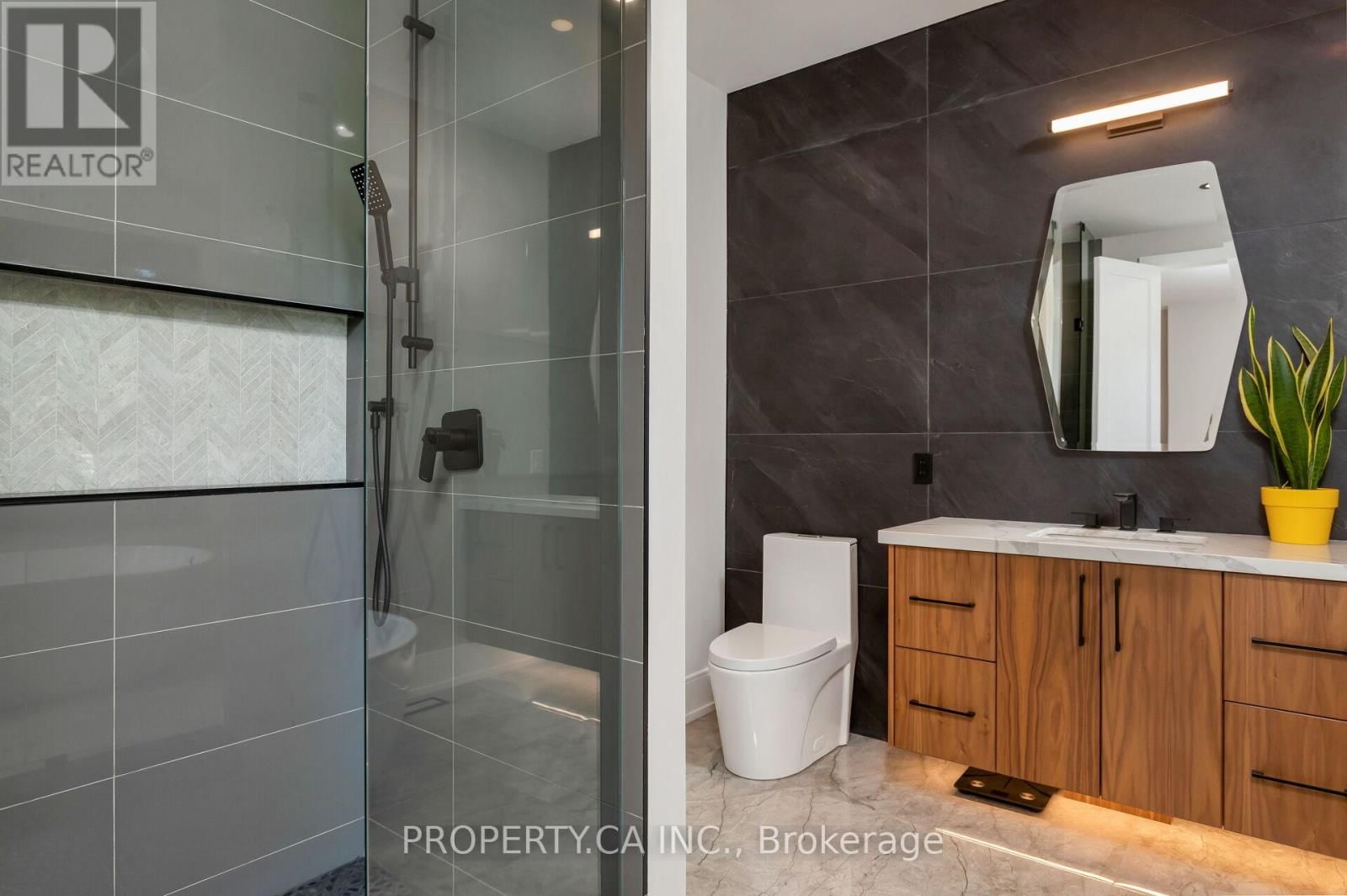 58 FARNINGHAM CRESCENT Image 19