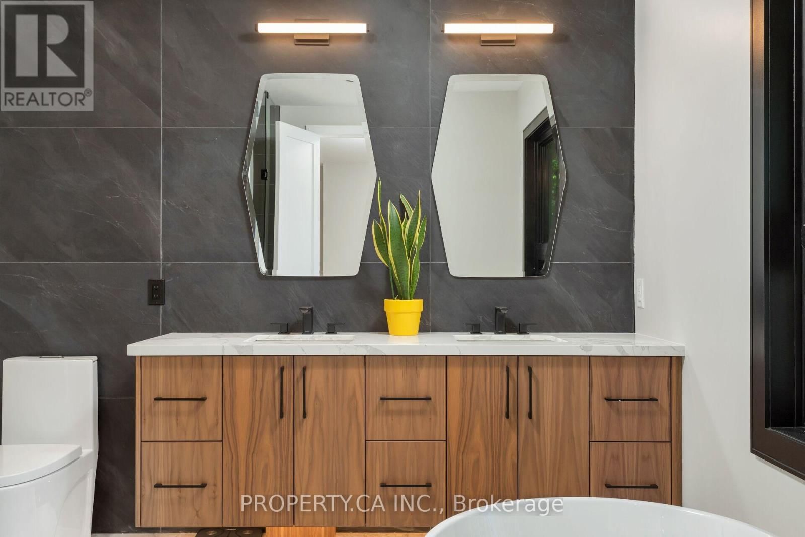 58 FARNINGHAM CRESCENT Image 20