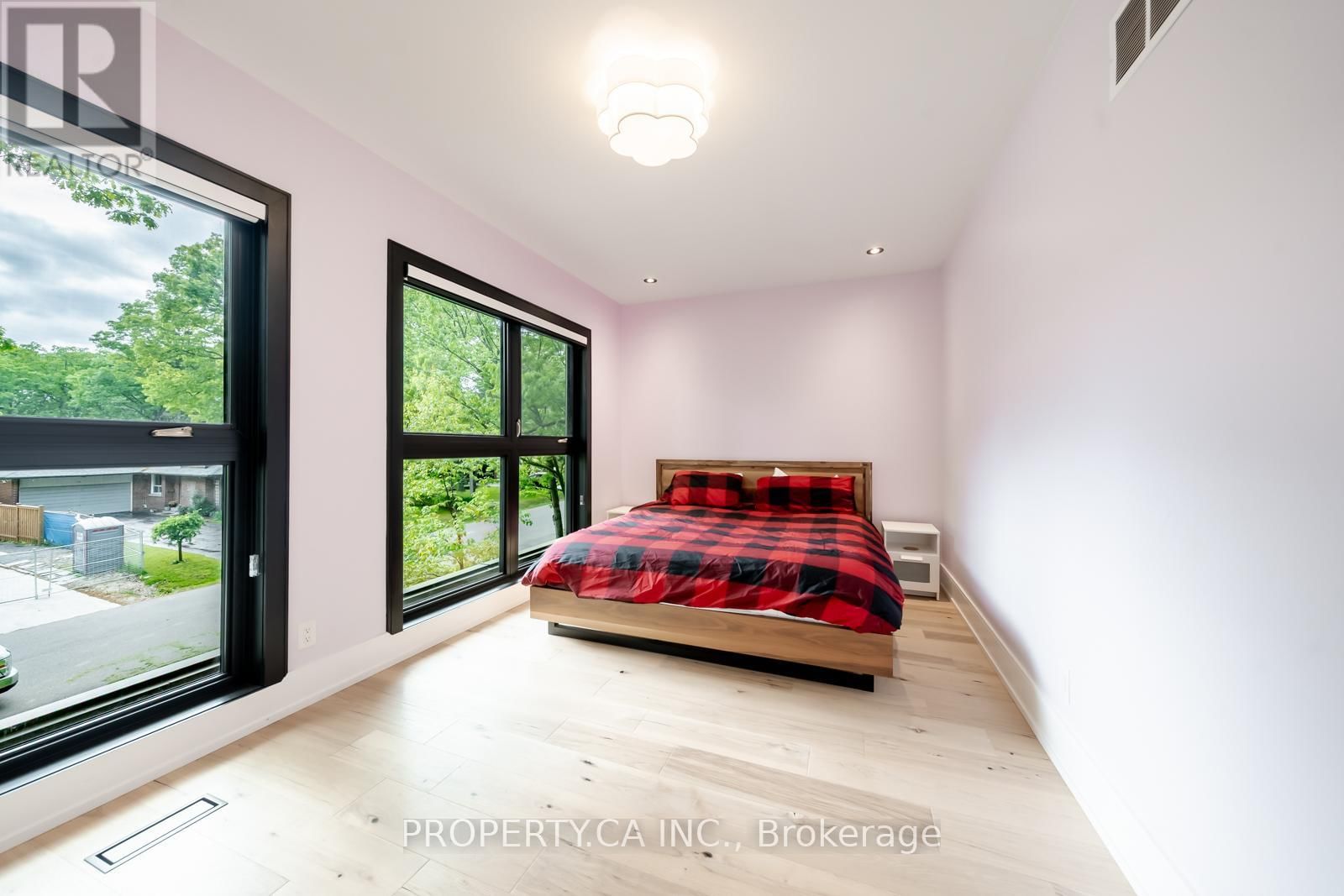 58 FARNINGHAM CRESCENT Image 22