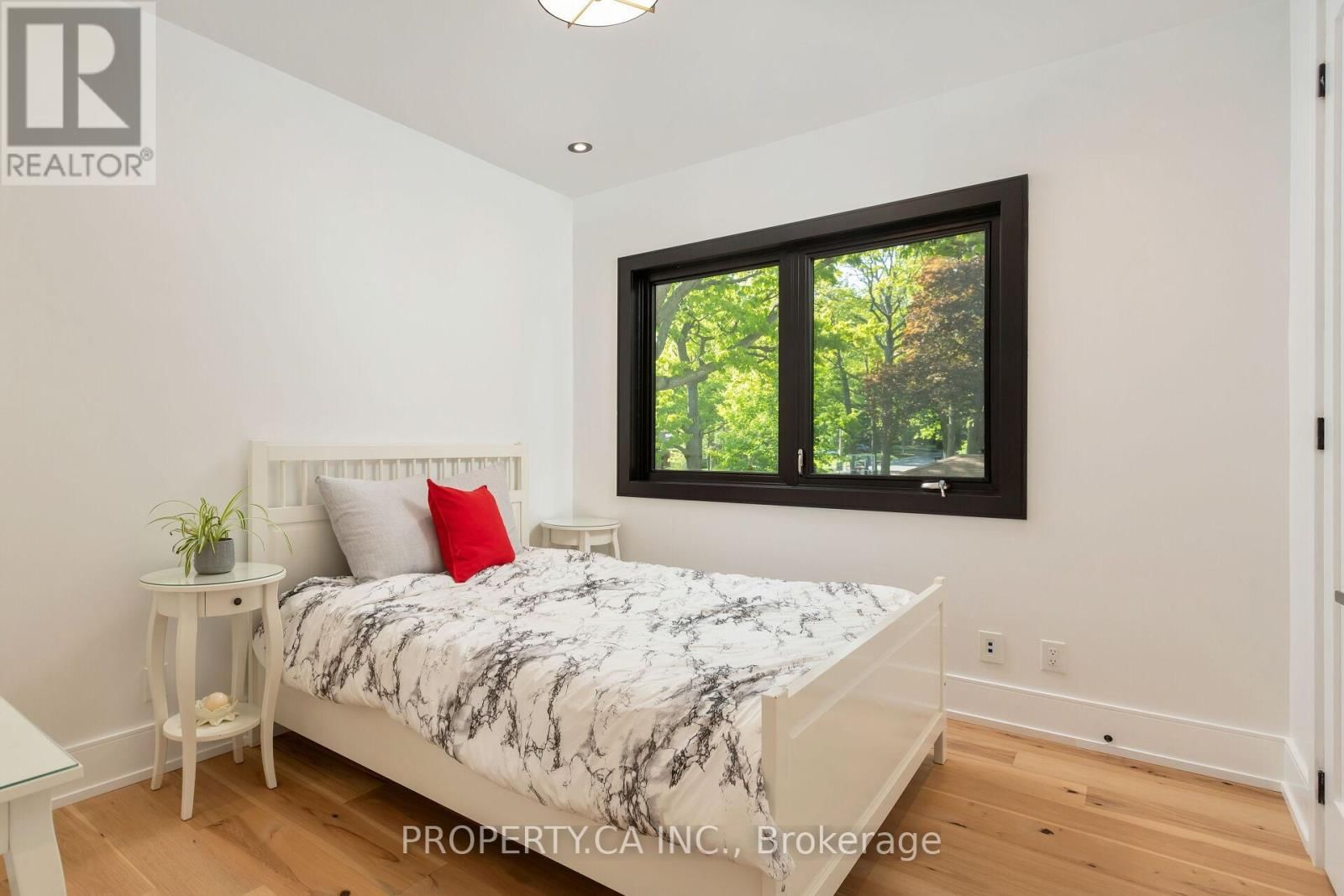 58 FARNINGHAM CRESCENT Image 23