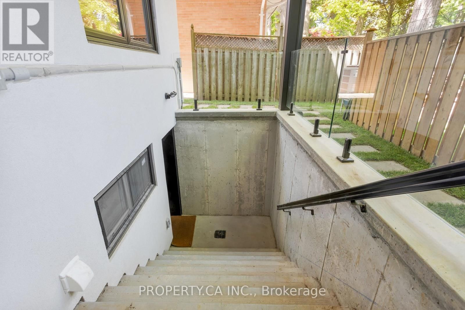 58 FARNINGHAM CRESCENT Image 27