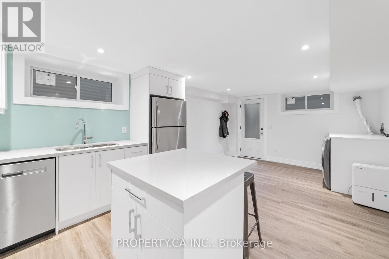 58 FARNINGHAM CRESCENT Image 30