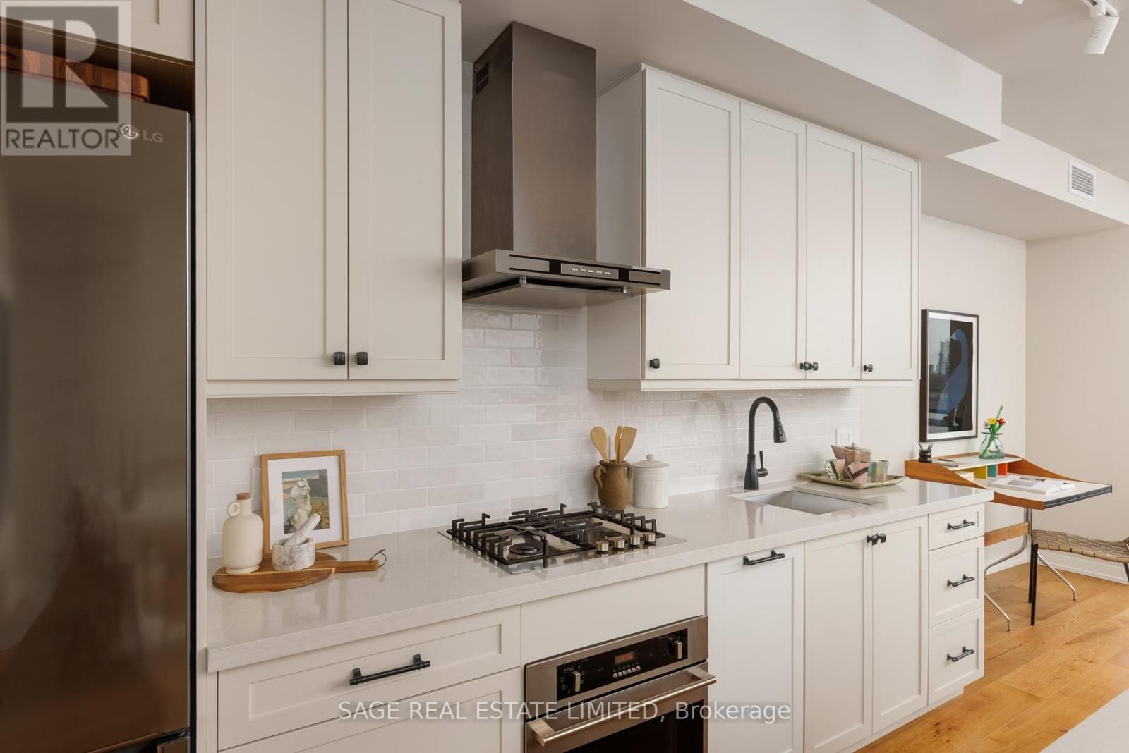 707 - 36 HOWARD PARK AVENUE Image 22