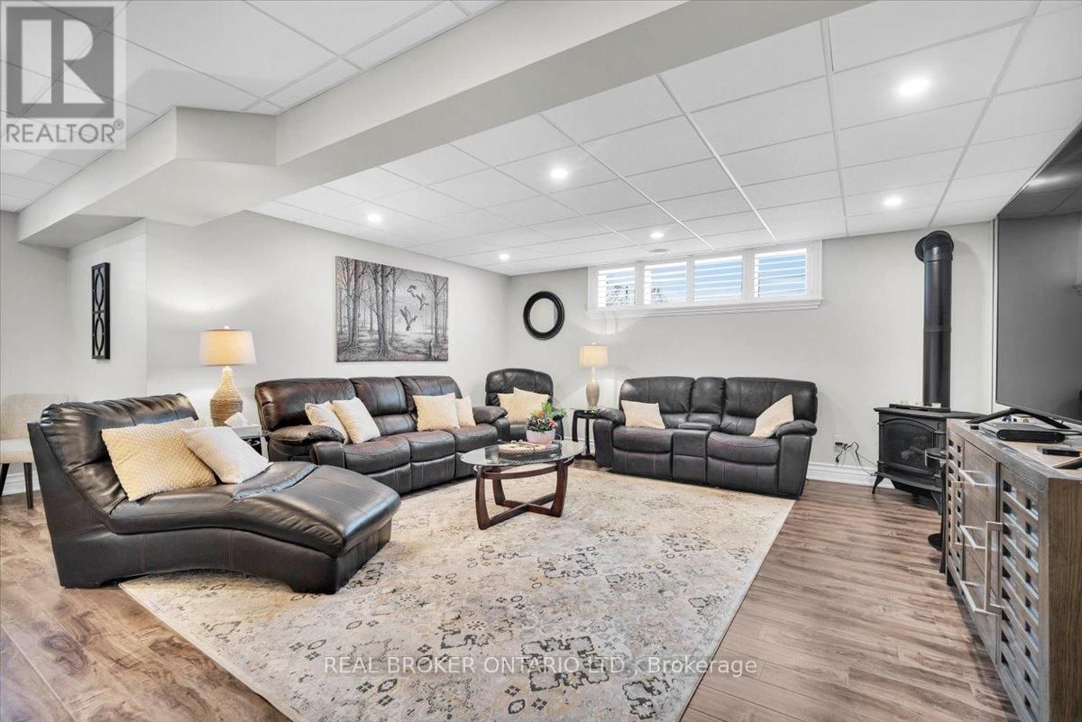 13475 FOURTH LINE Image 32