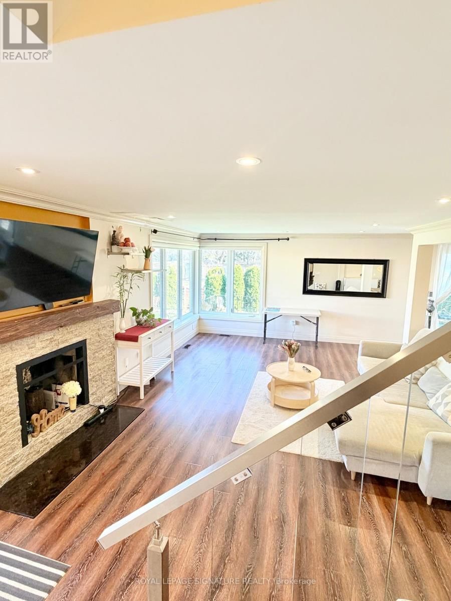 2263 HARCOURT CRESCENT Image 15