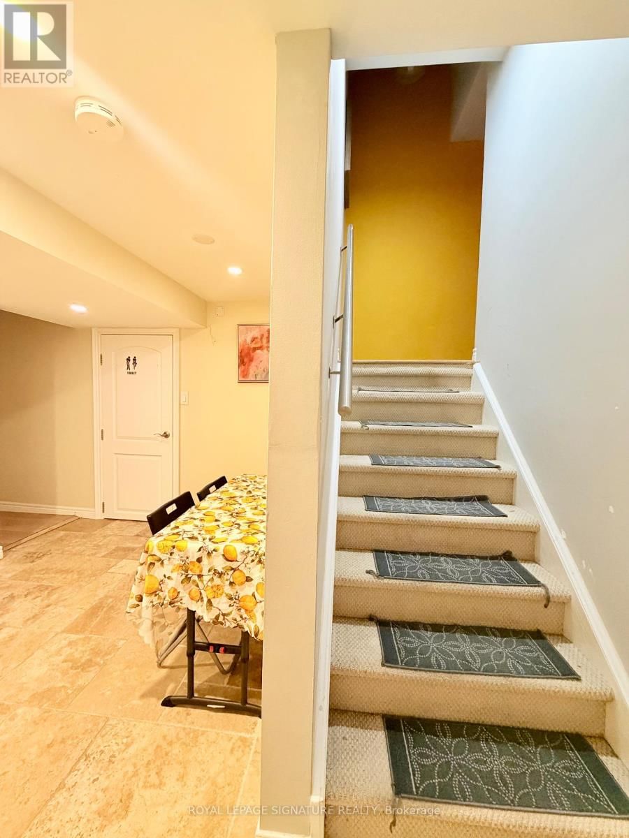 2263 HARCOURT CRESCENT Image 34