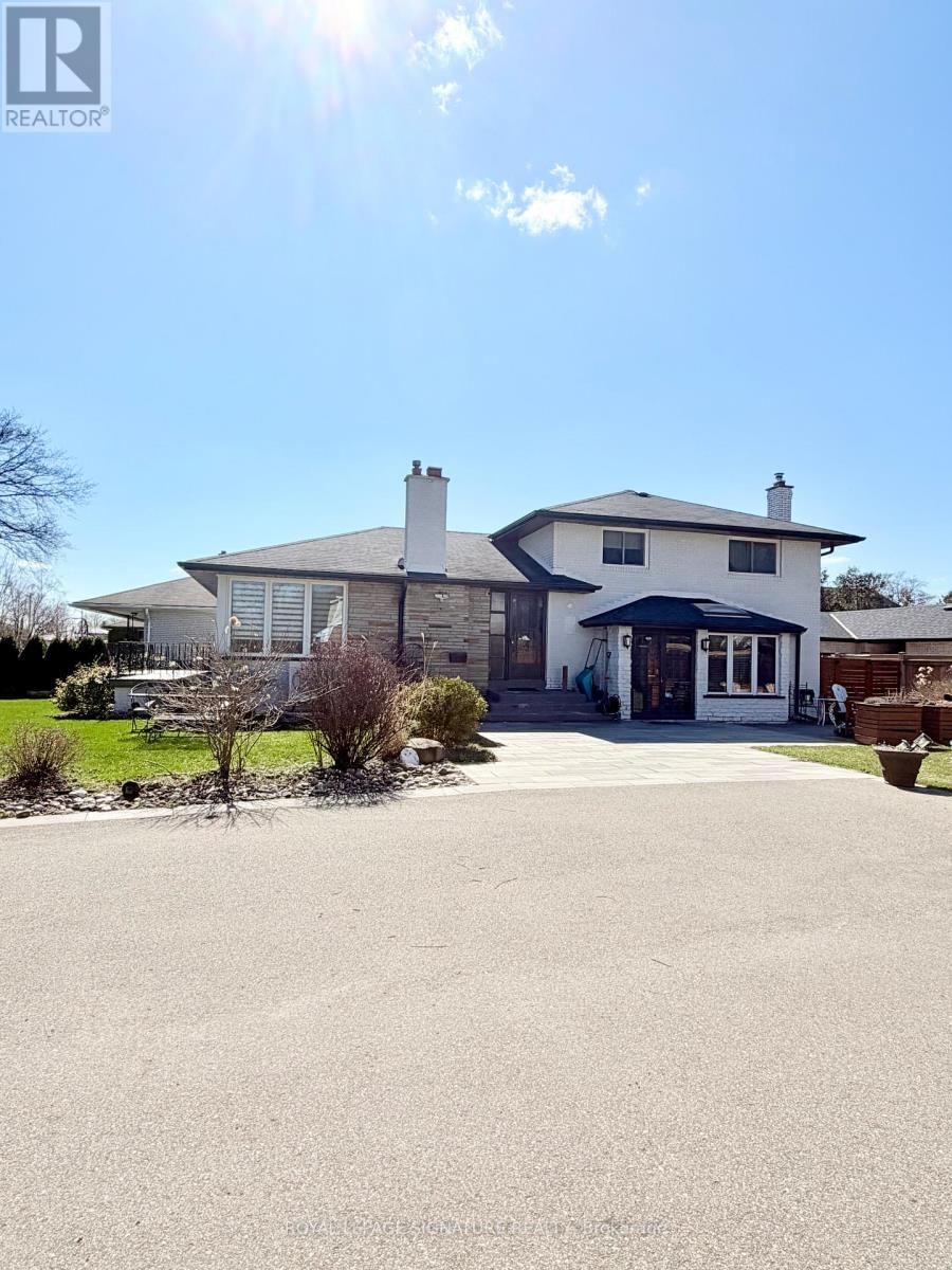 2263 HARCOURT CRESCENT Image 44