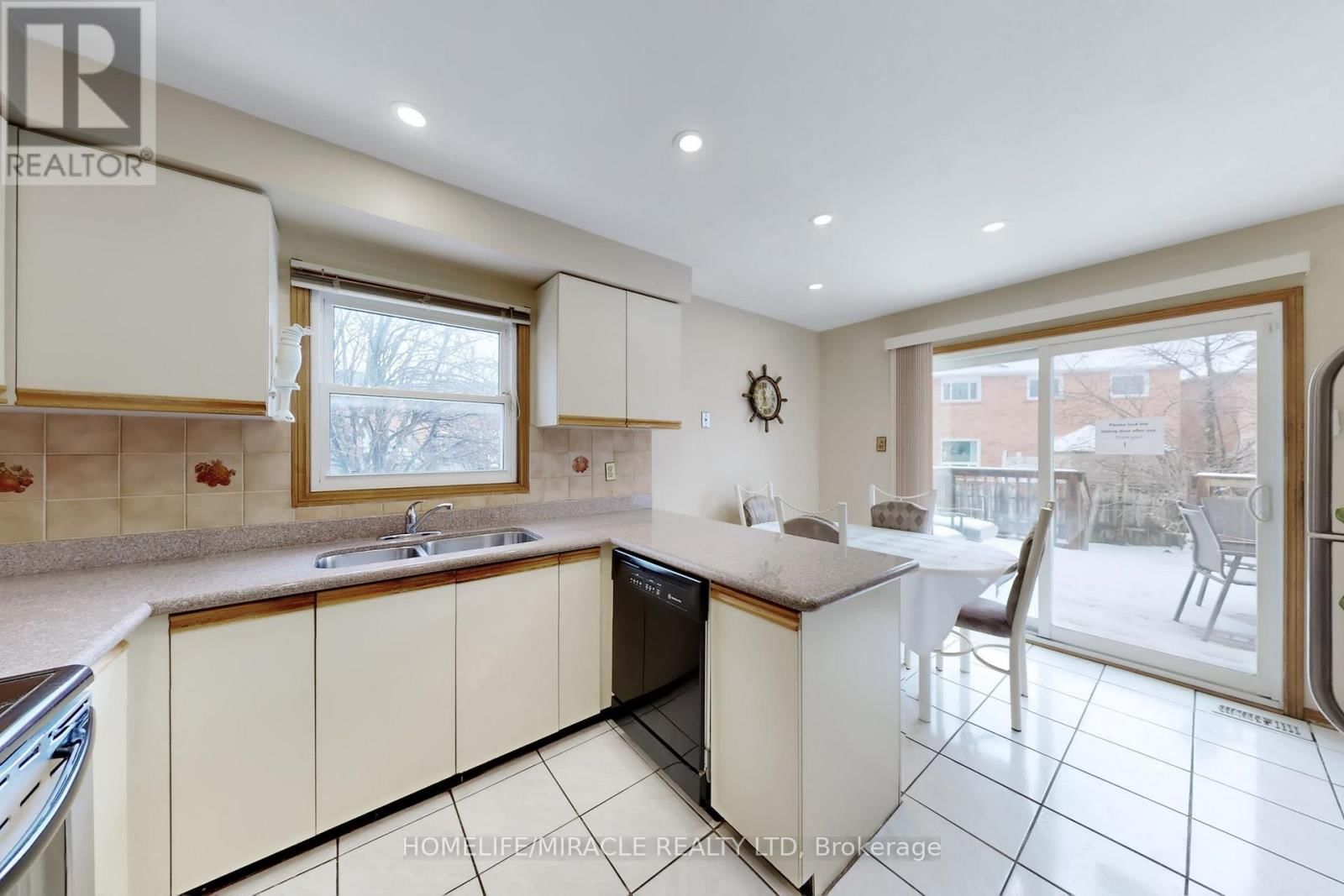 14 RODWELL COURT Image 13