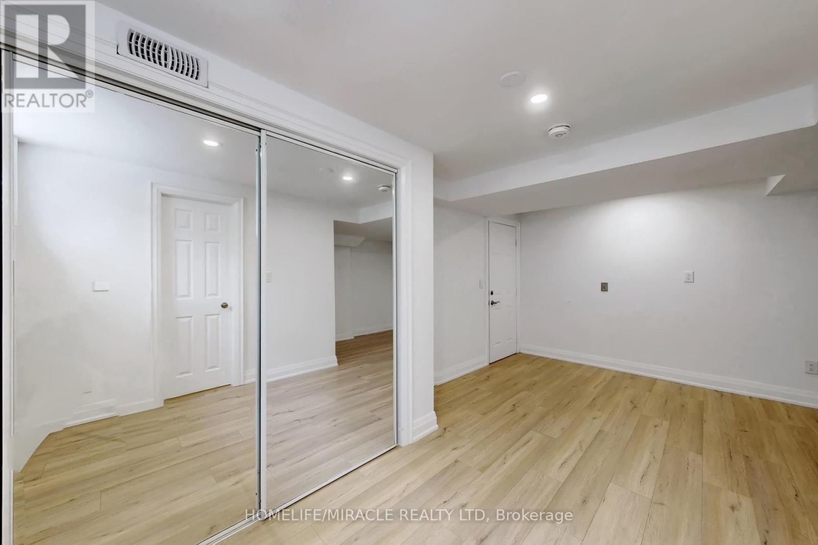 14 RODWELL COURT Image 33