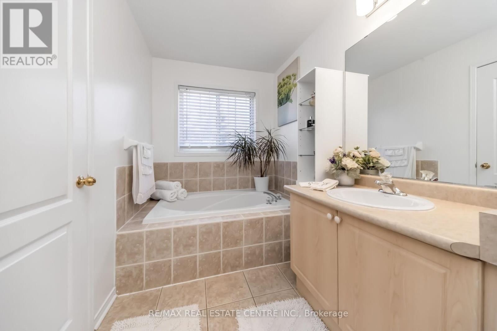 22 MISTYCREEK CRESCENT Image 27